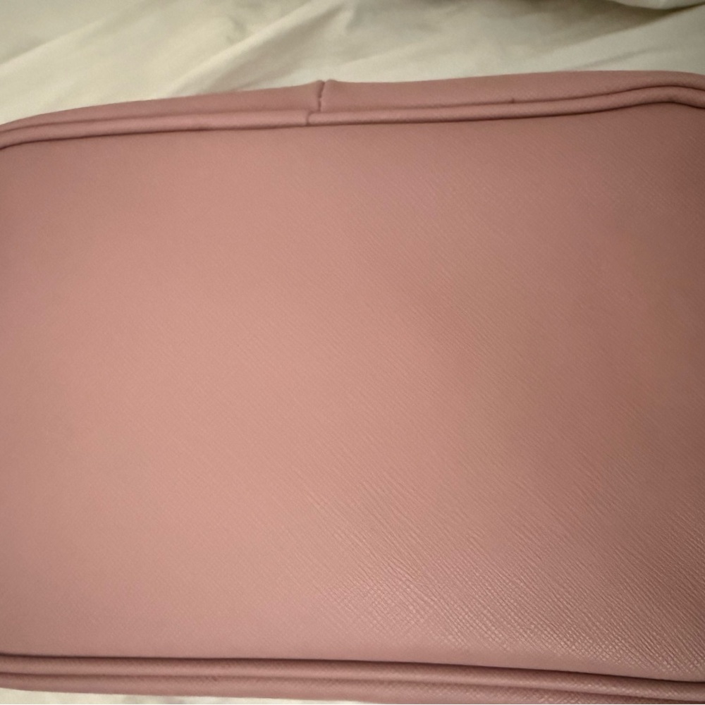 Rare beauty puffy toiletry bag - Picture 3 of 4